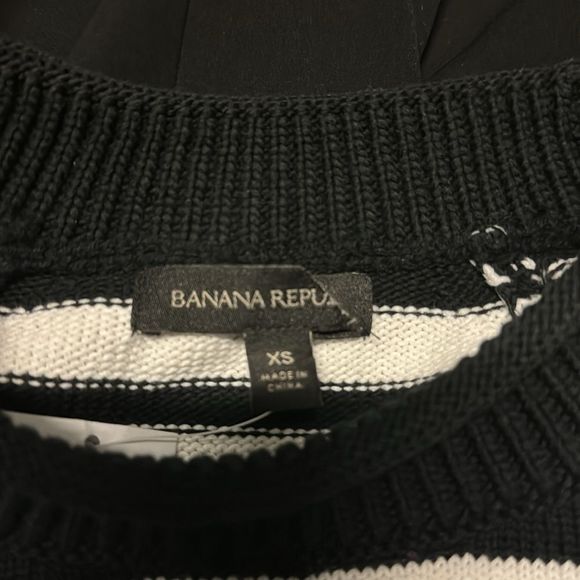Banana Republic B/W Striped Sweater NWT - Picture 4 of 6